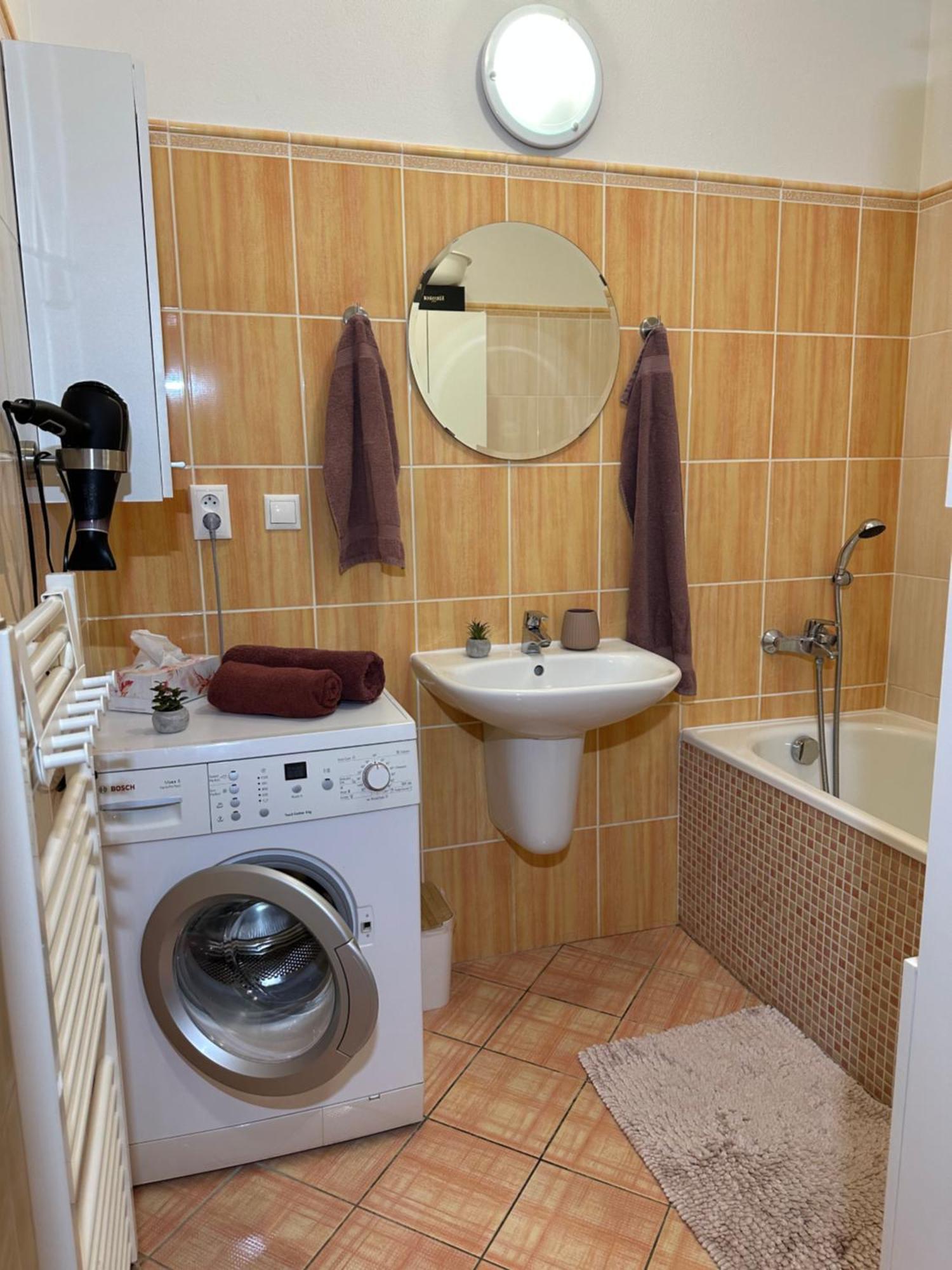 ברטיסלאבה Cozy Apartment With Nice Balcony Seating, 9Th Floor, Parking מראה חיצוני תמונה
